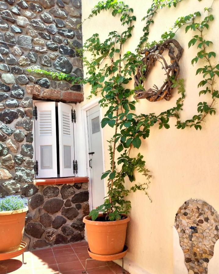Bougainville House * Megalochori (Santorini)